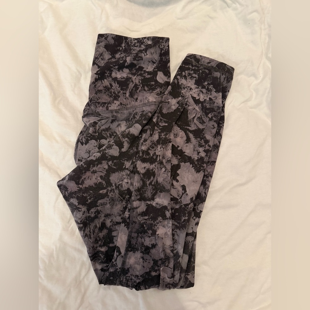 Black and Gray Patterned Leggings